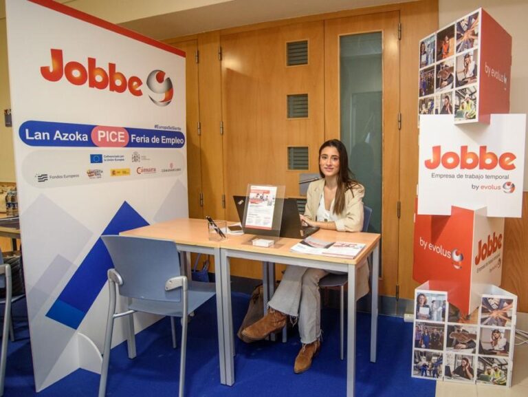 Jobbe conecta la oferta con la demanda en la feria de empleo en la Cámara de comercio de Bilbao