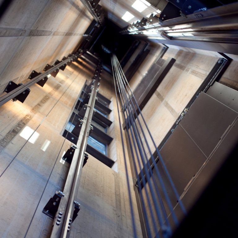 Técnico/a de ascensores/ Elevator Technician